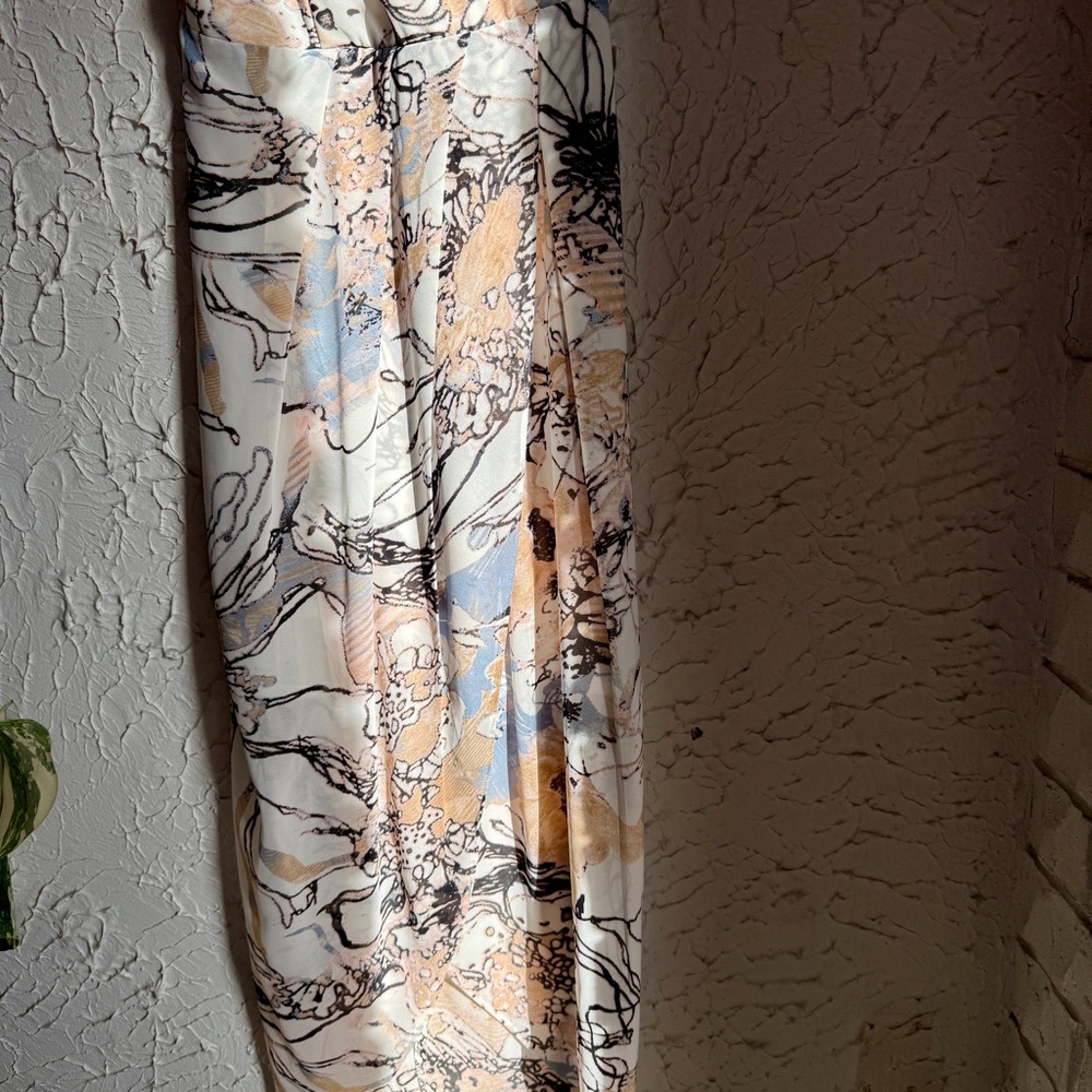 Elliatt Pastel Abstract Midi Dress - Picture 3 of 9